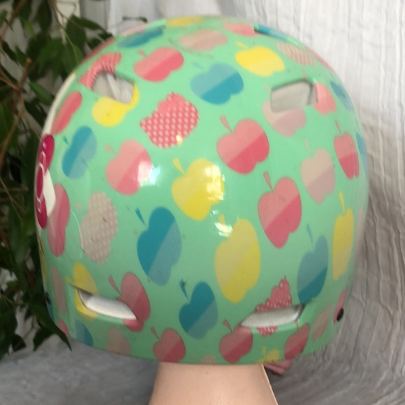 HELLO KITTY SANRIO child helmet size "child 9/16" green with apple & kitty logo - Picture 6 of 11